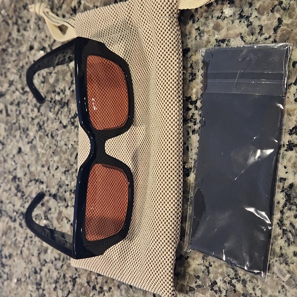 Sunglasses - Picture 4 of 5